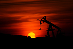  Do fossil fuel firms reframe online climate and sustainability communication? A data-driven analysis