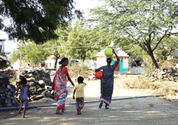 Synthesising qualitative data across climate hotspots: experiments with comparative analysis