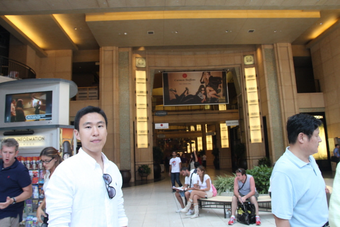 Go to the profile of Lee Kang Soo