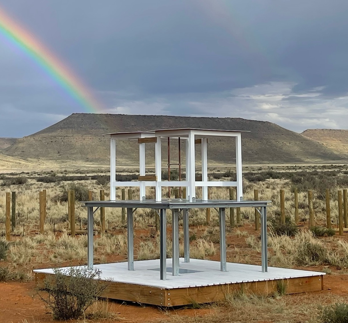 Unveiling the mysteries of the infant Universe with the REACH radiometer