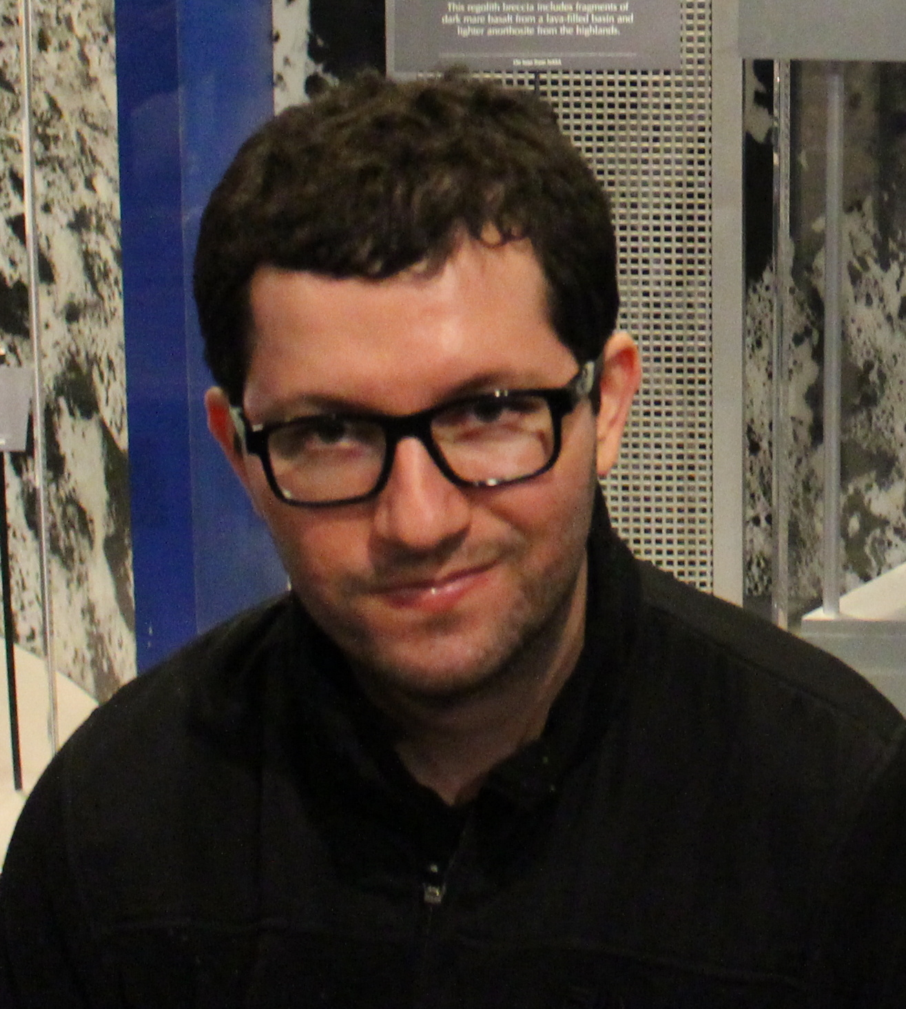 Go to the profile of Oscar Macias