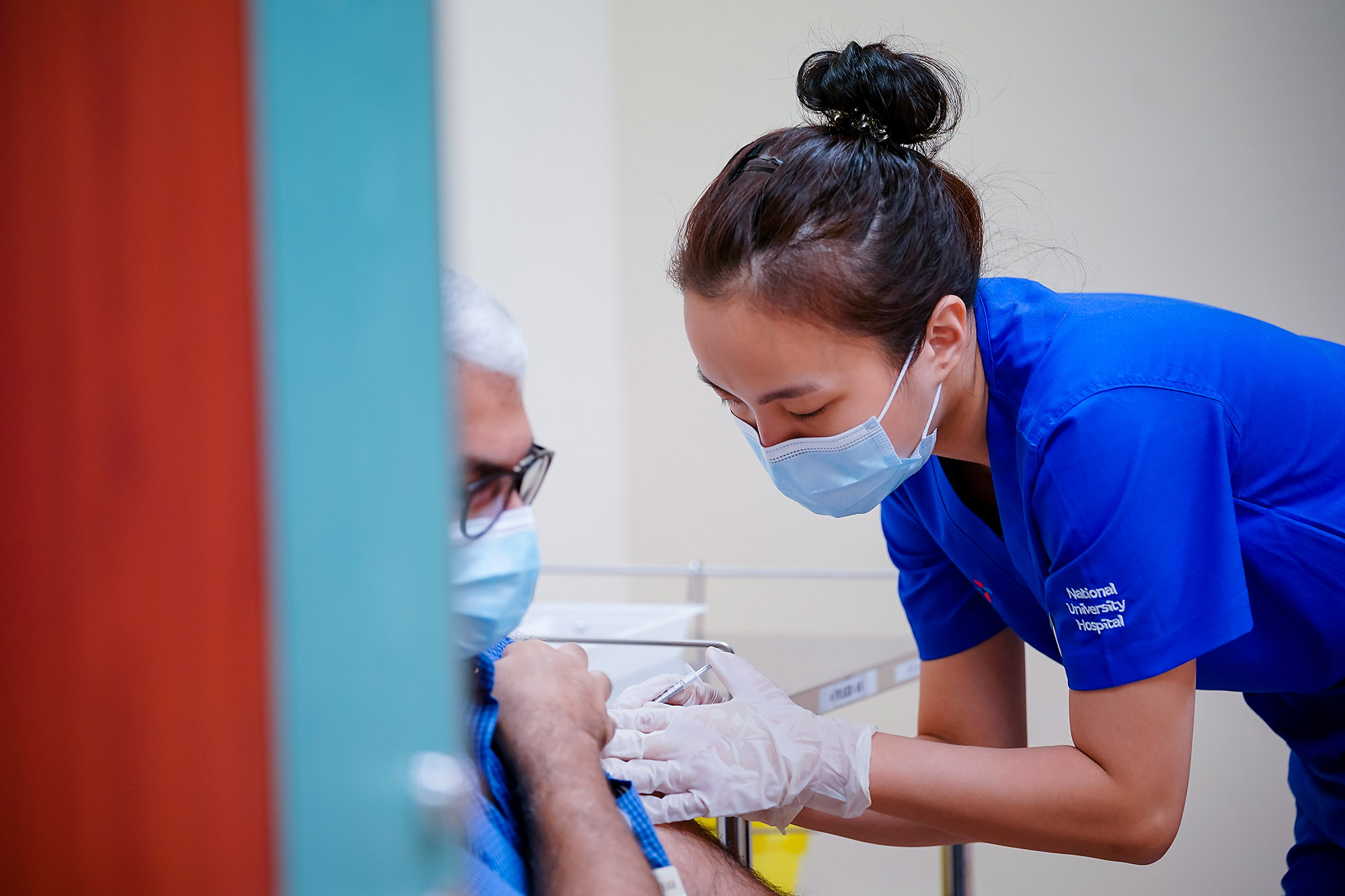 Getting People Vaccinated: The impact of social conformity 