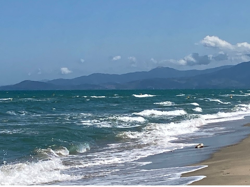 Sea level along the world’s coastlines can be measured by a network of virtual altimetry stations