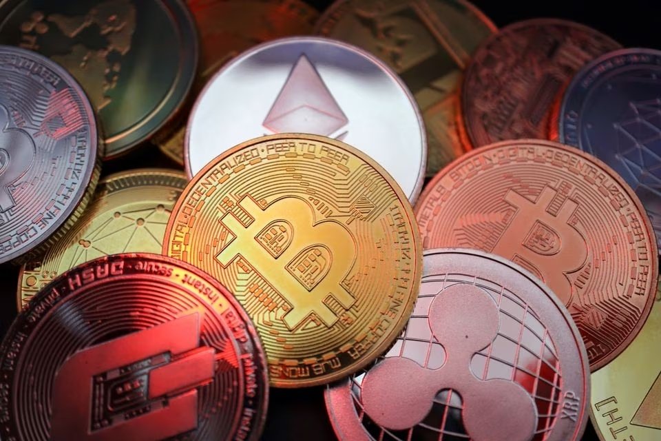 How do Digital Currencies Transform the Financial System?