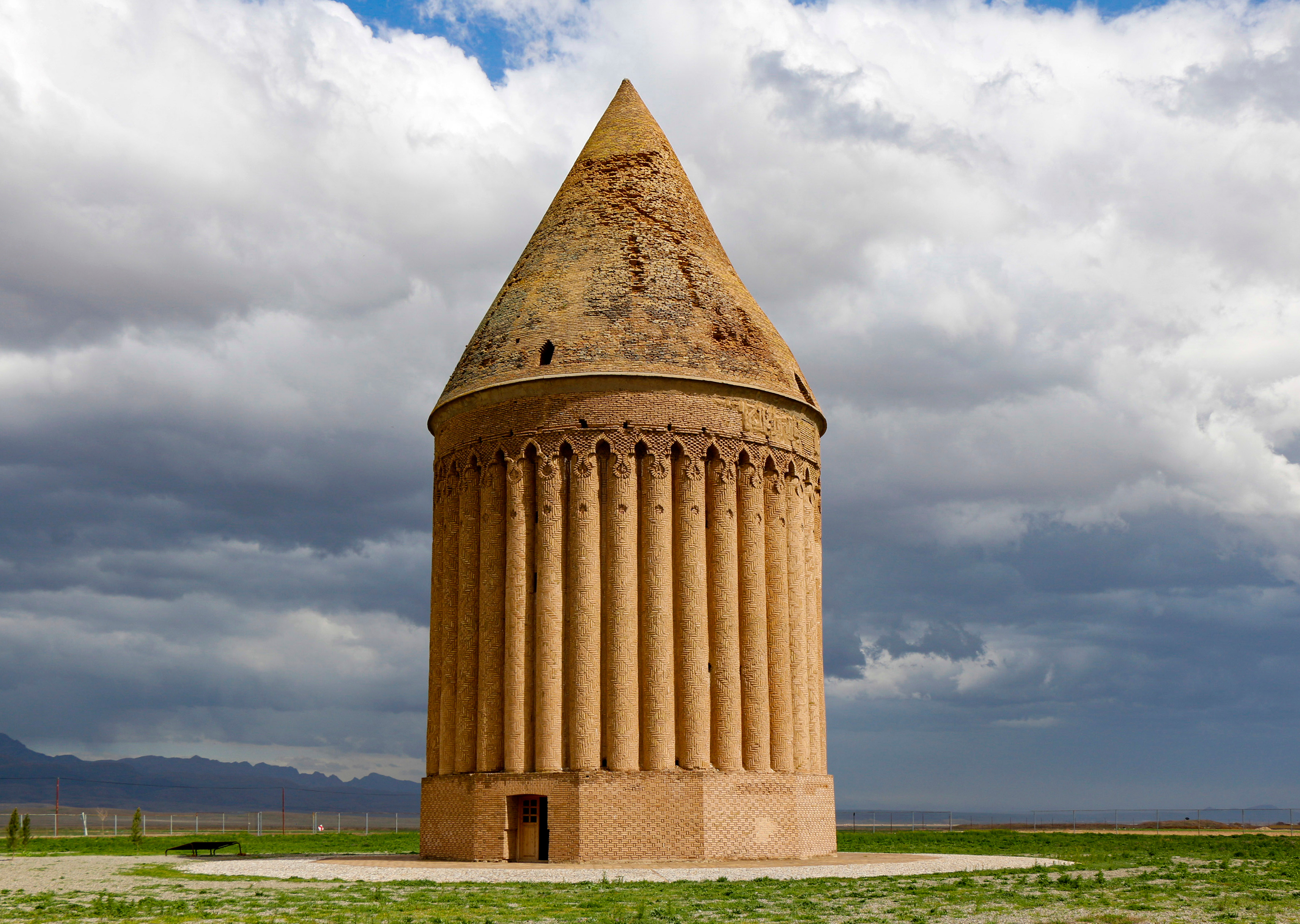 Radkan Tower: A “Light- and Geometry-Based Analog Computer”