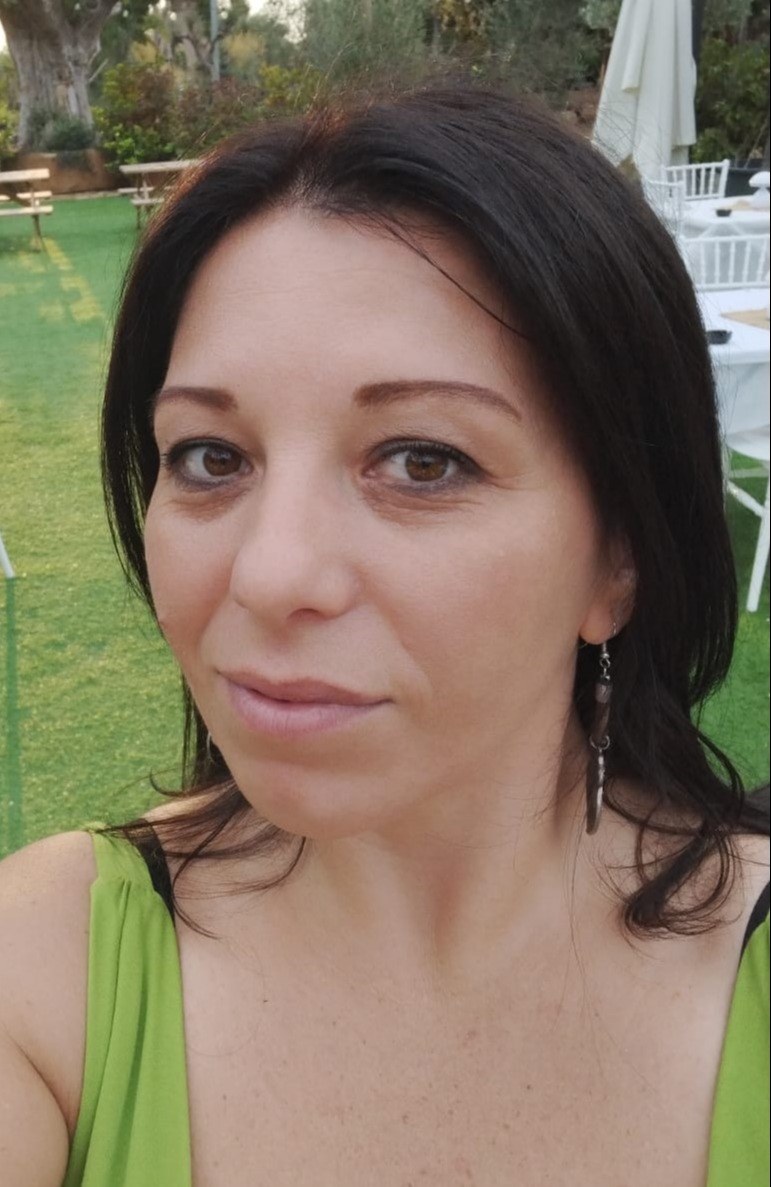 Go to the profile of Angela Martiradonna