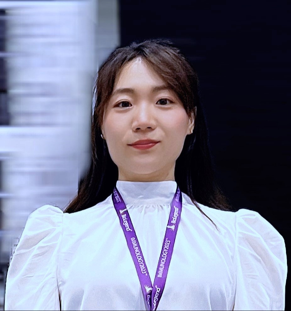 Go to the profile of Yuanyuan Wu