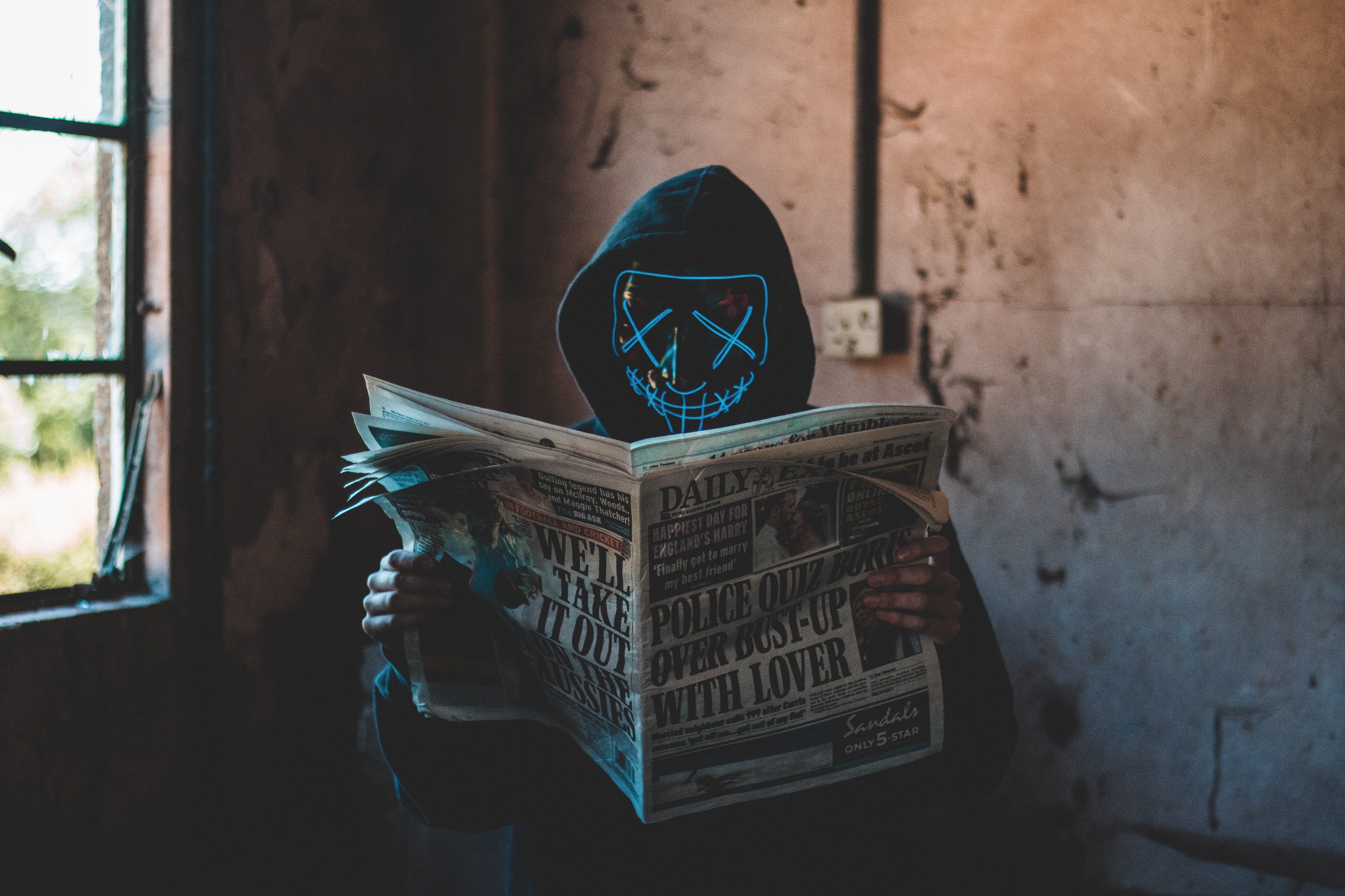Hungarian, lazy, and biased: the role of analytic thinking and partisanship in fake news discernment on a Hungarian representative sample