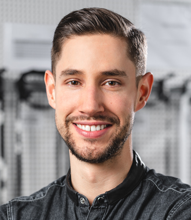 Go to the profile of Yoann Stussi