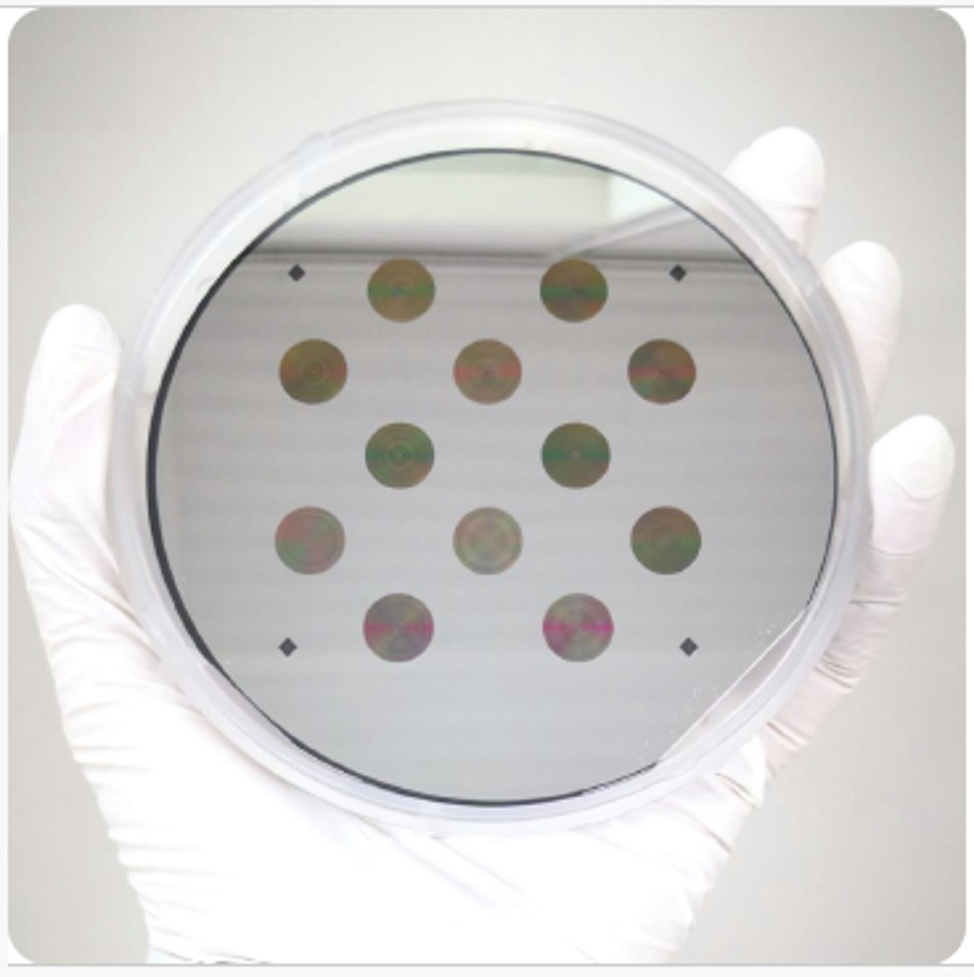 Ultra-flat optics for broadband thermal imaging