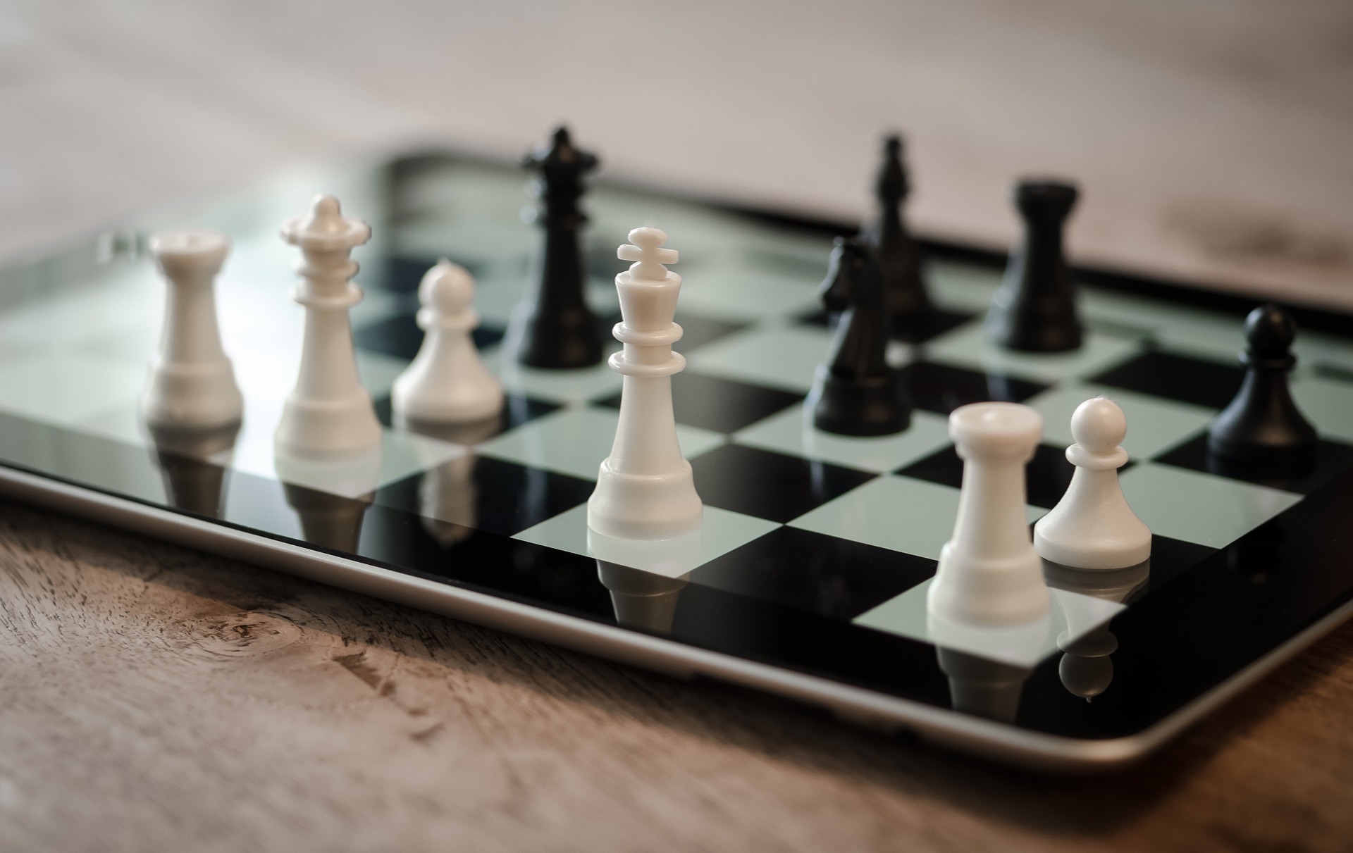 Suppressing the Chance to Cheat in Online Exams