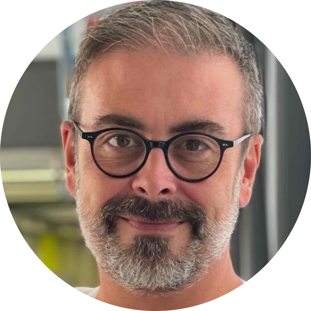 Go to the profile of Roger Paredes