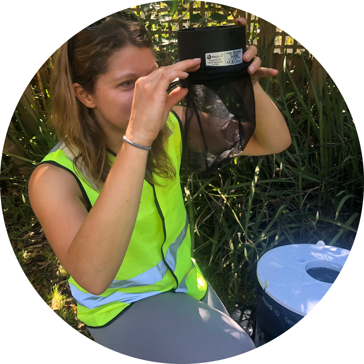 Go to the profile of Veronique Paris