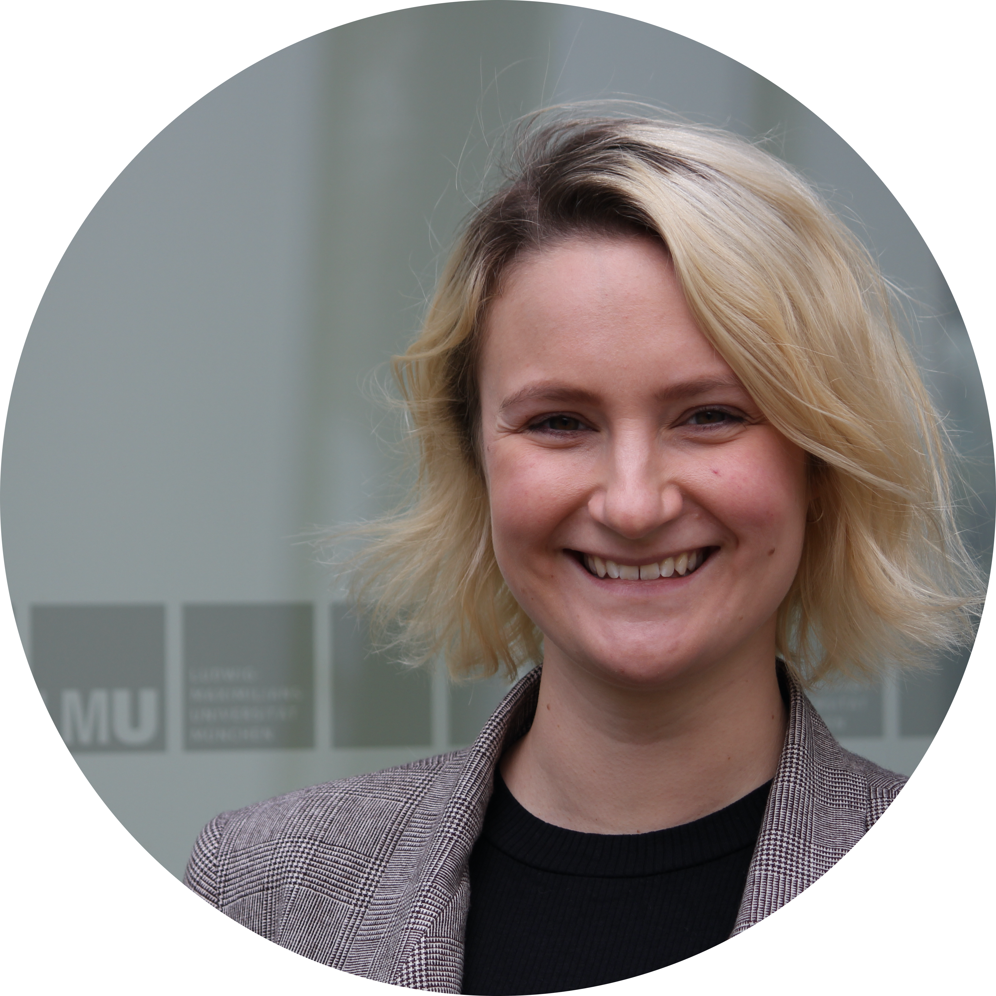 Go to the profile of Vanessa Luzak