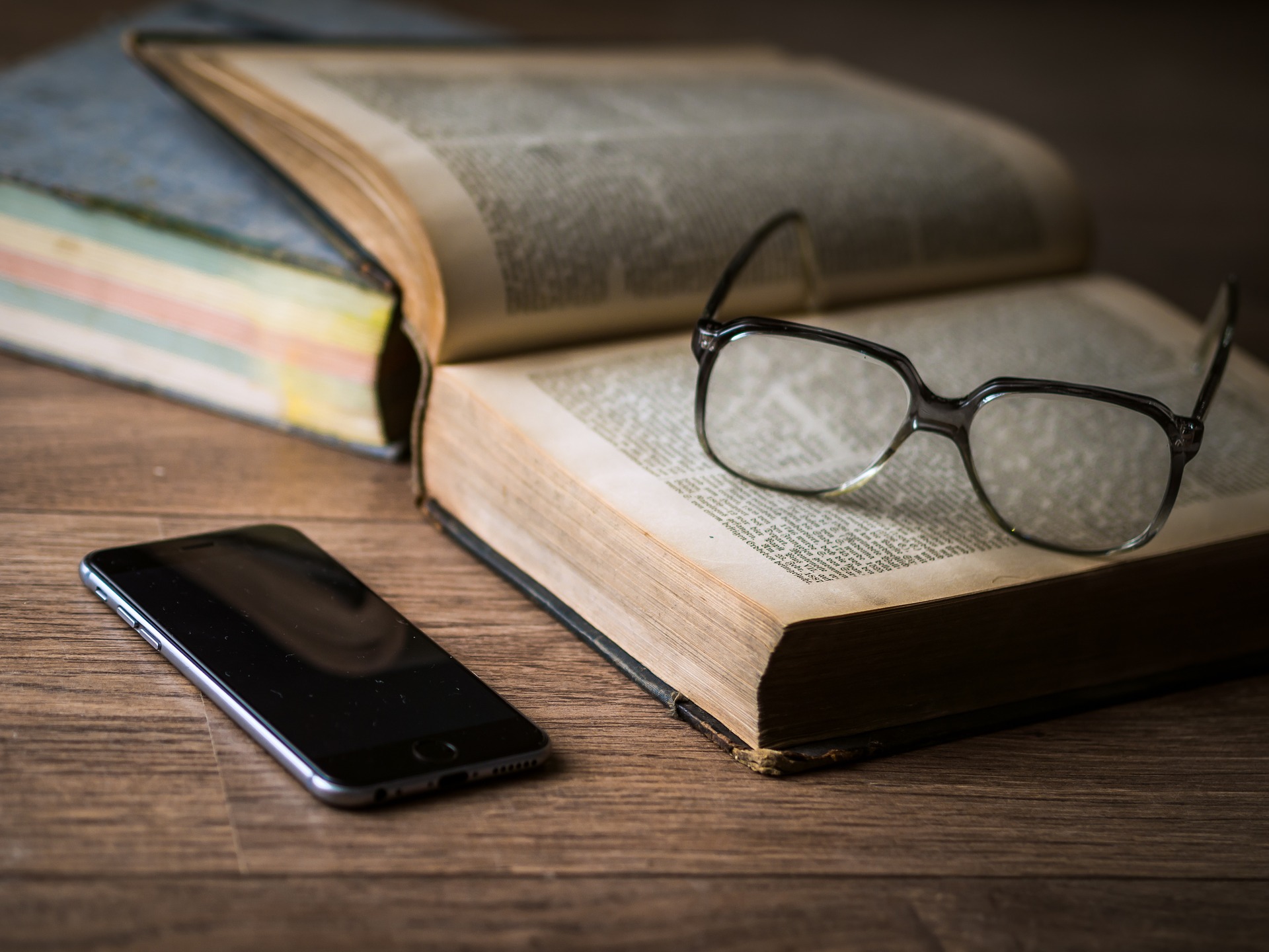 Can the brain learn while it's distracted?