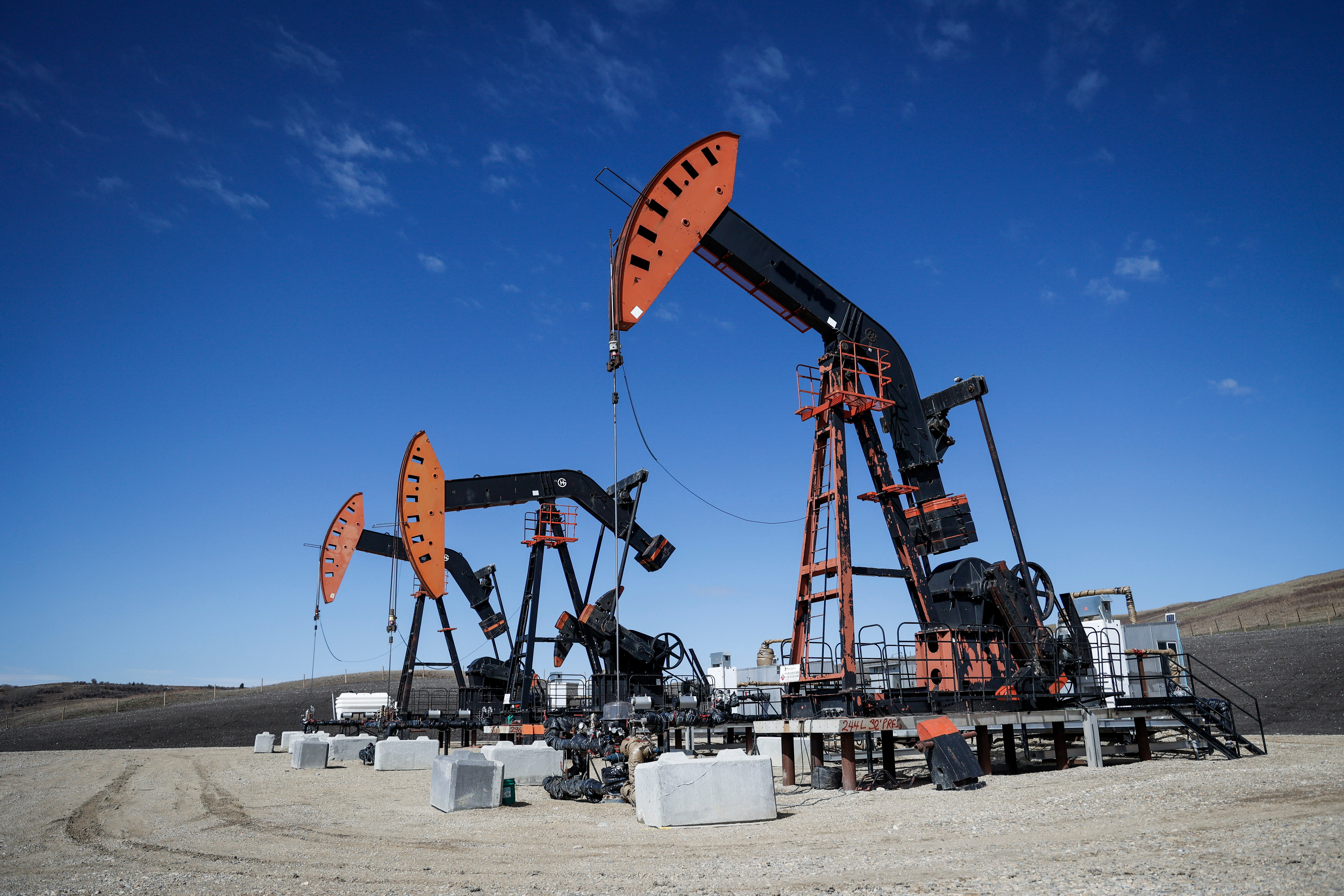 Hybrid Framework for Tracking Canada's Oil and Gas Methane Emissions