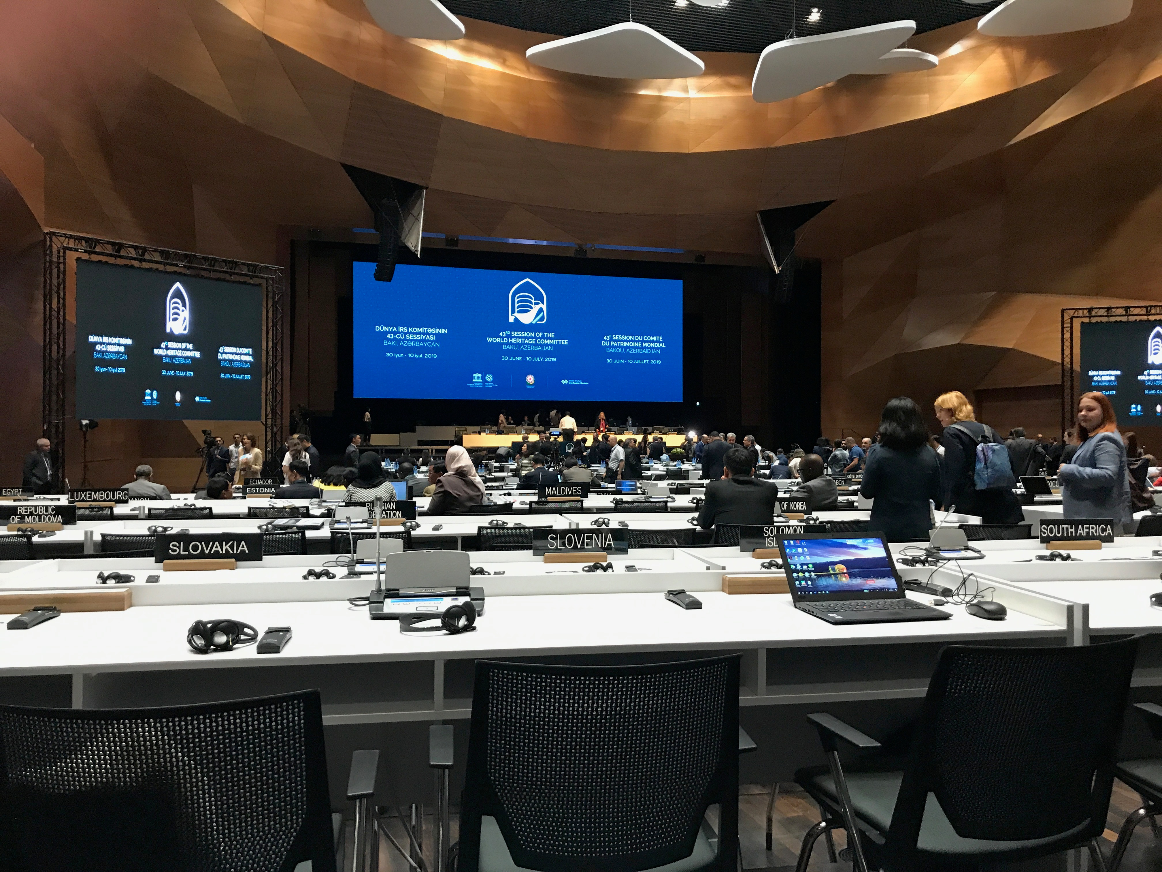 Political dynamics matter for governance of World Heritage ecosystems