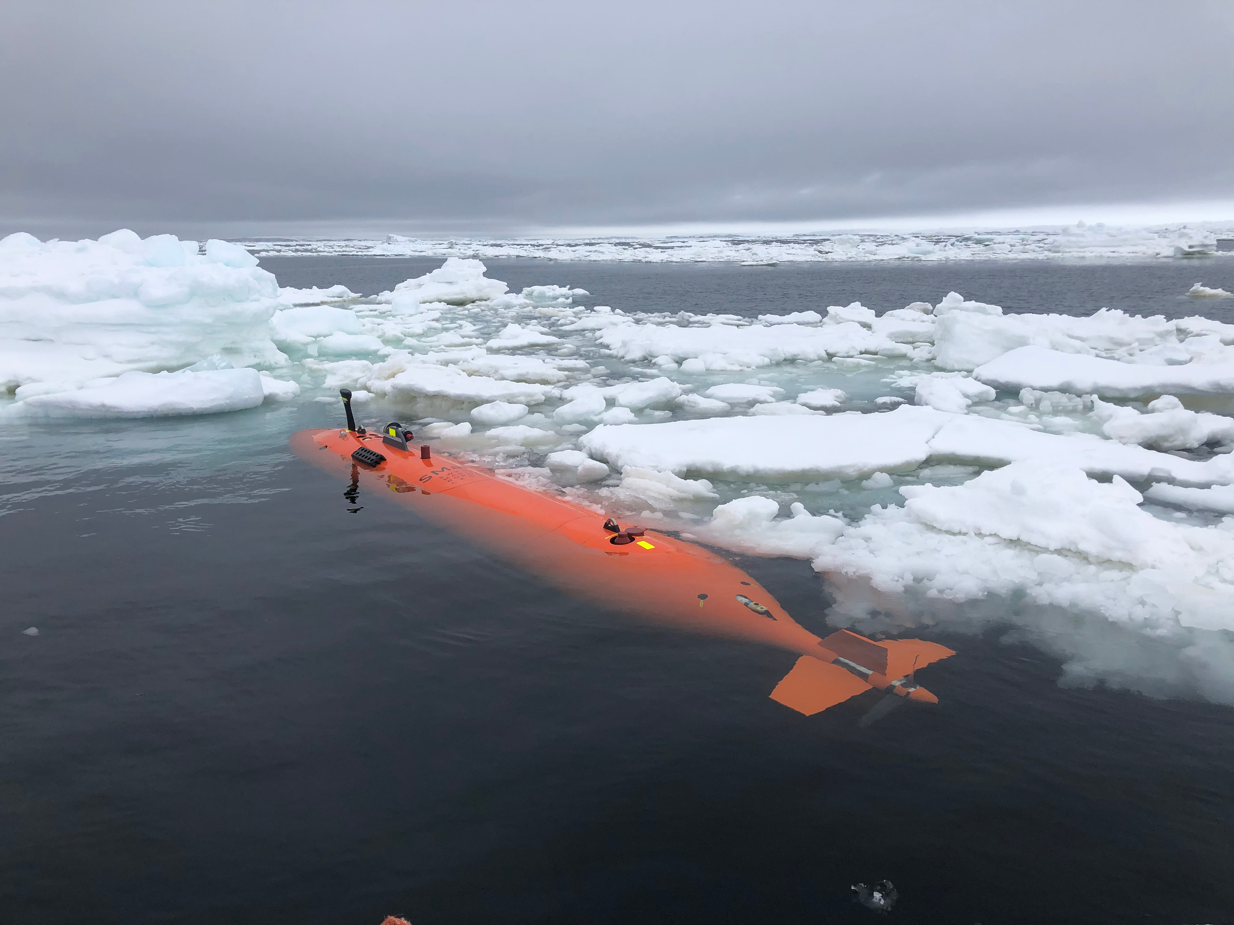 Orange submarine 'Rán' explores the sea floor in front of Antarctica’s Thwaites Glacier