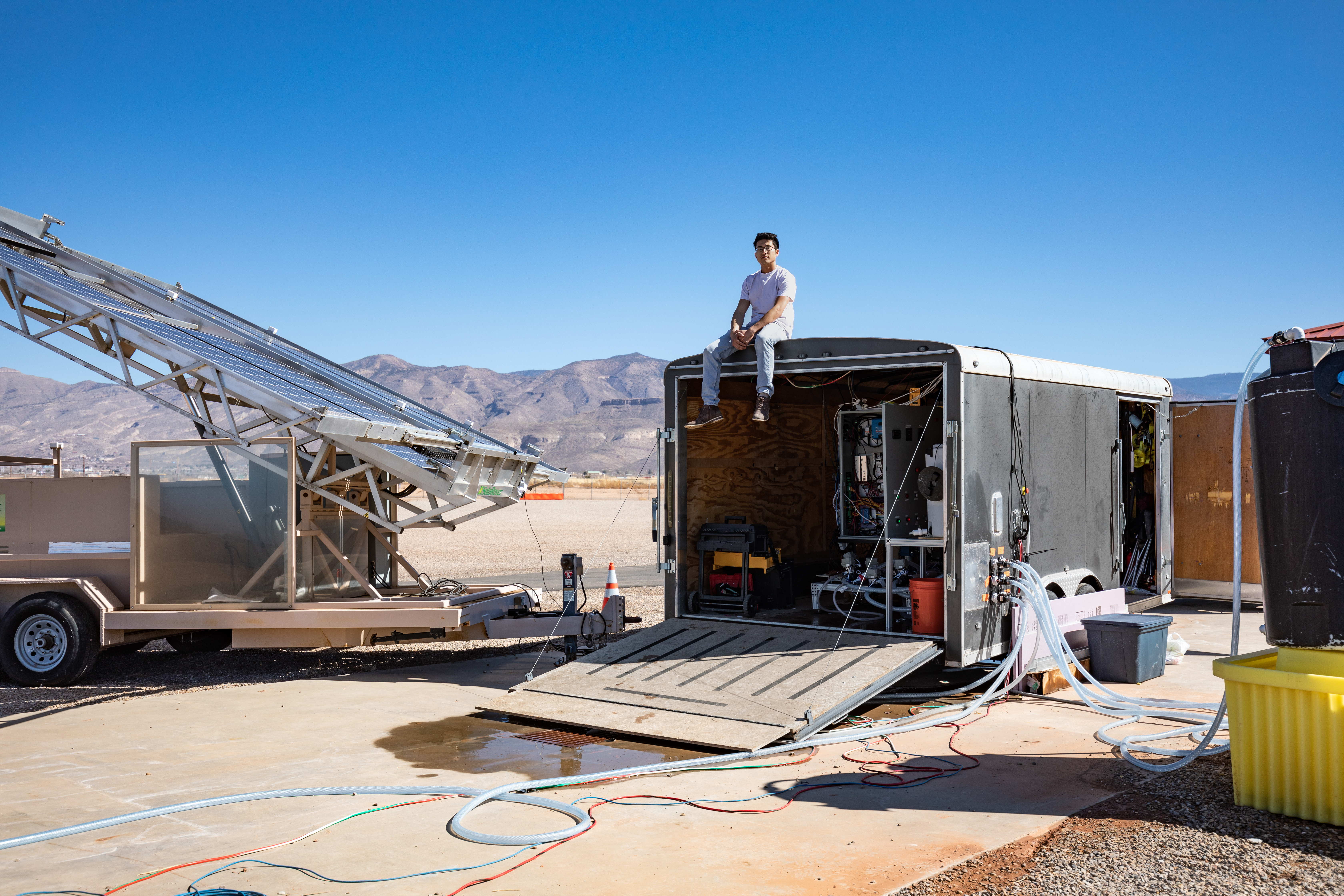 Renewable water desalination without batteries