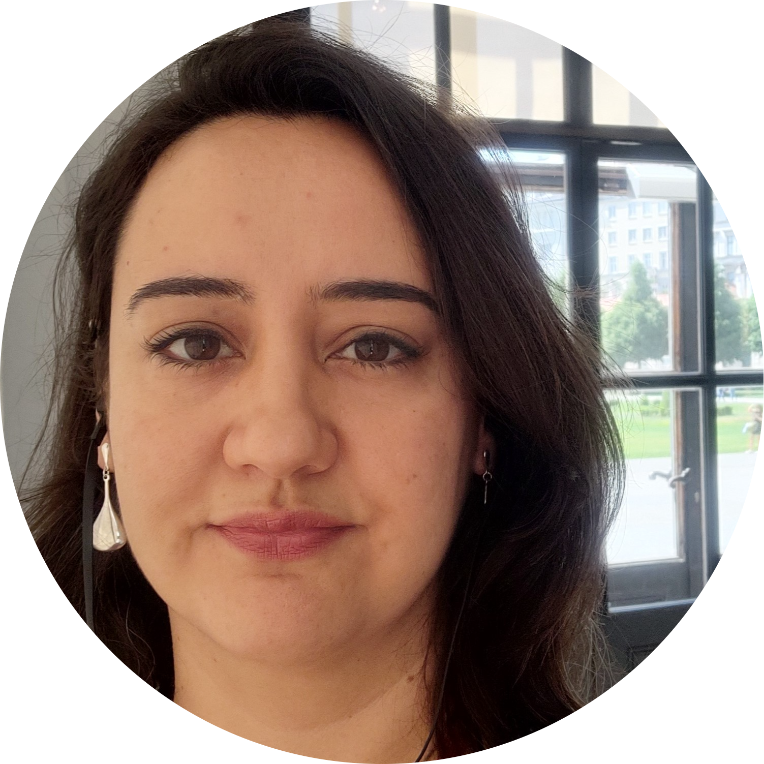 Go to the profile of Letícia Santos de Lima