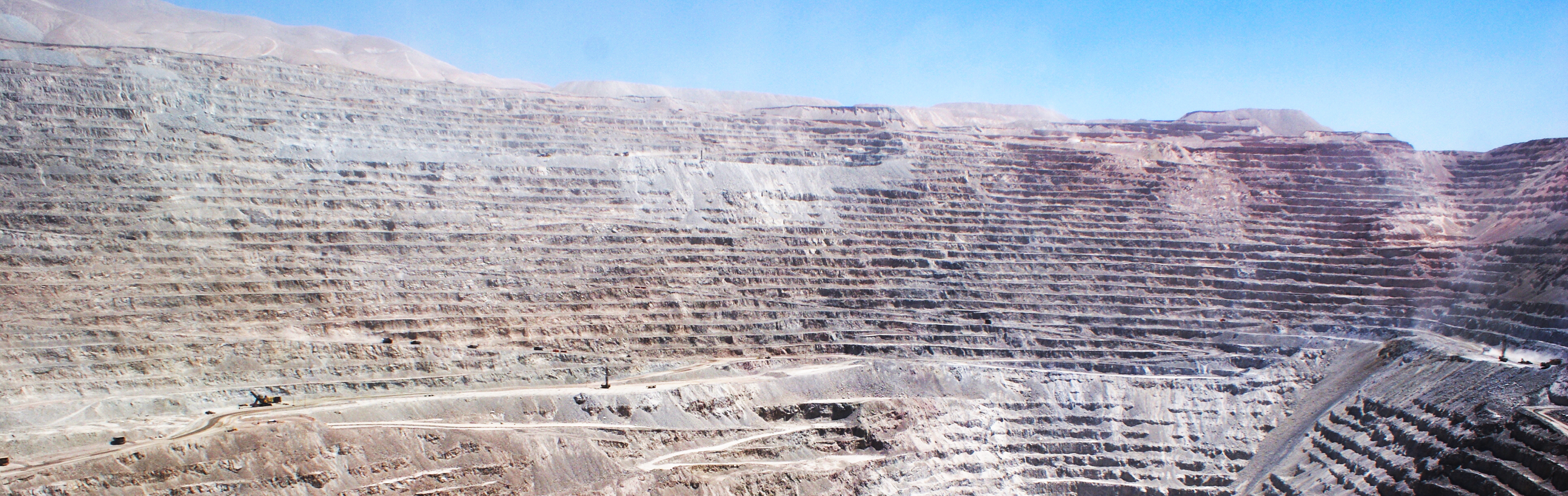 Supergiant porphyry copper deposits are failed large eruptions
