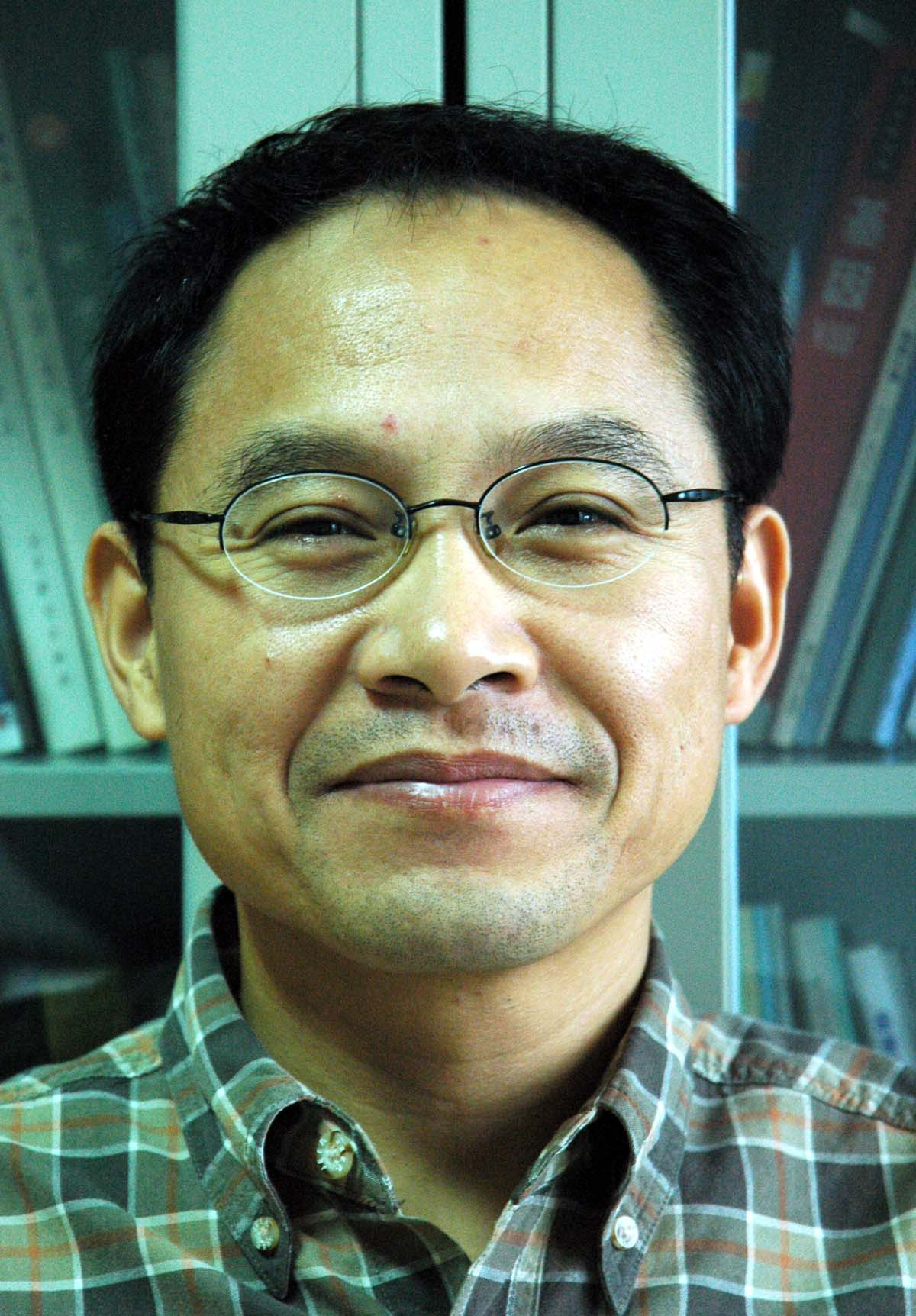 Go to the profile of Longjiang Fan