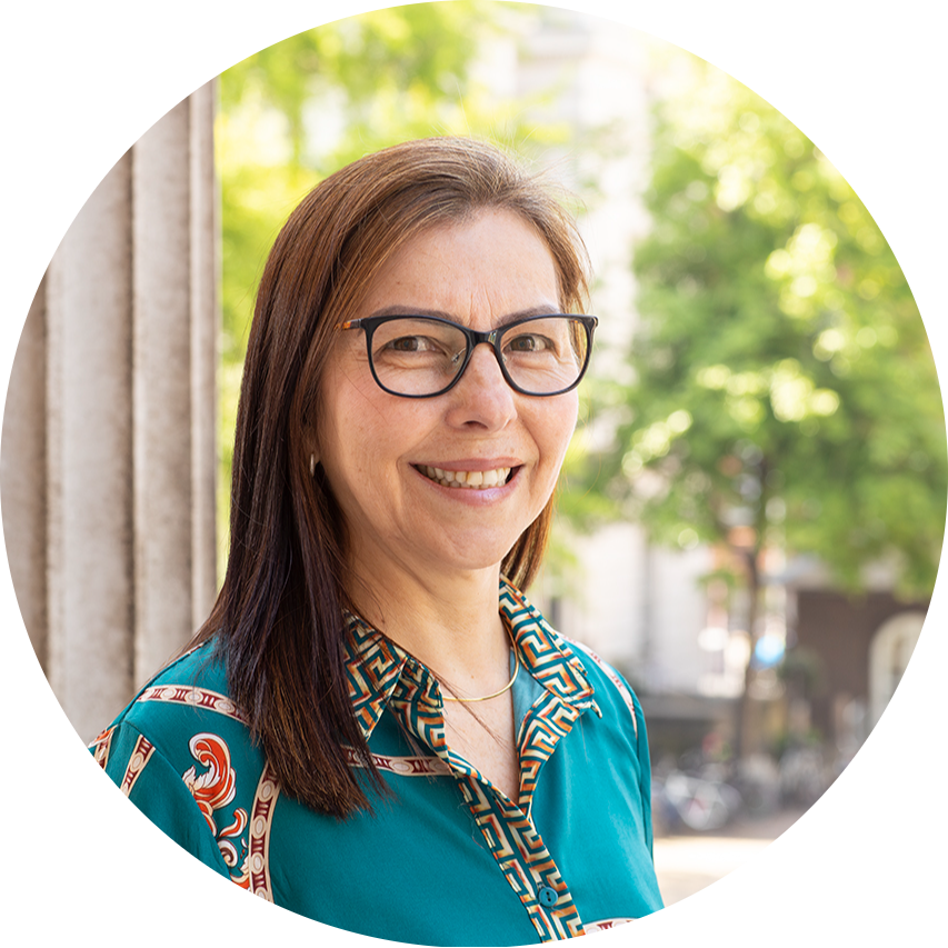 Go to the profile of Luiza Campos